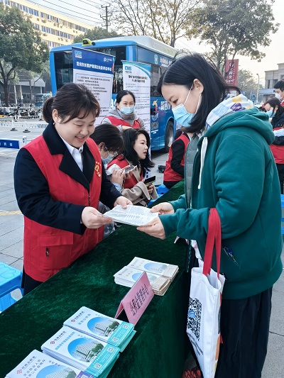 直屬分中心參加“政務(wù)先鋒直通車”下基層志愿活動